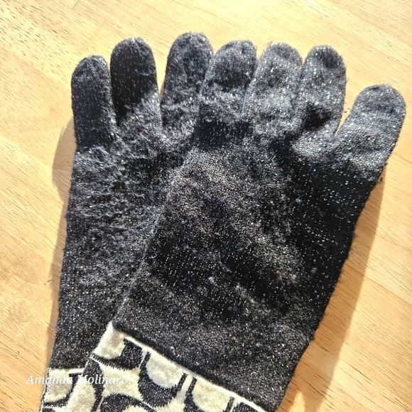 COACH Signature Logo Knit Gloves | OS - Picture 3 of 8